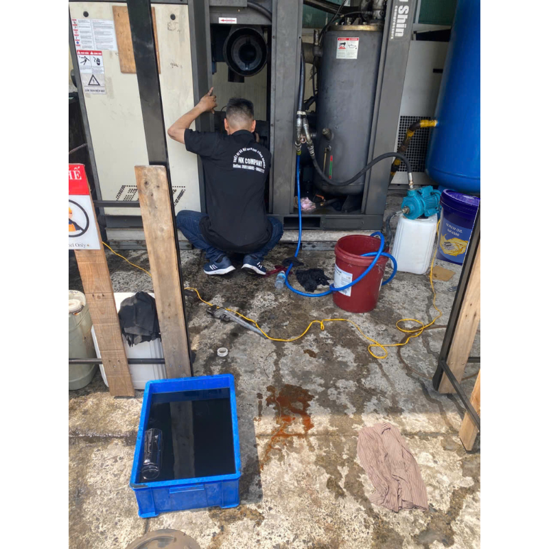 Tại sao nên thay dầu định kỳ cho máy nén khí?